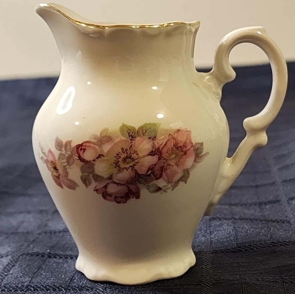 Bavaria Schumann Arzberg Germany‎ Wild Rose Small Creamer